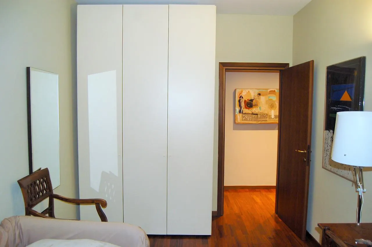 Homebo La Finestrella Apartment ボローニャ 0*,  イタリア